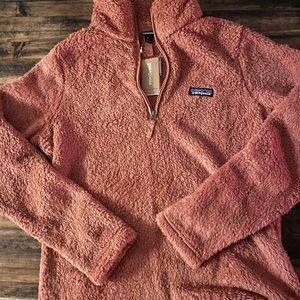 Brand new, never worn women’s Patagonia 1/4 zip fleece.
